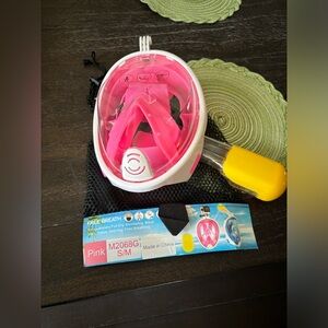 NWT Free Breath Full face Snorkel Mask - S/M 180 degree Anti Fog 2 pink
